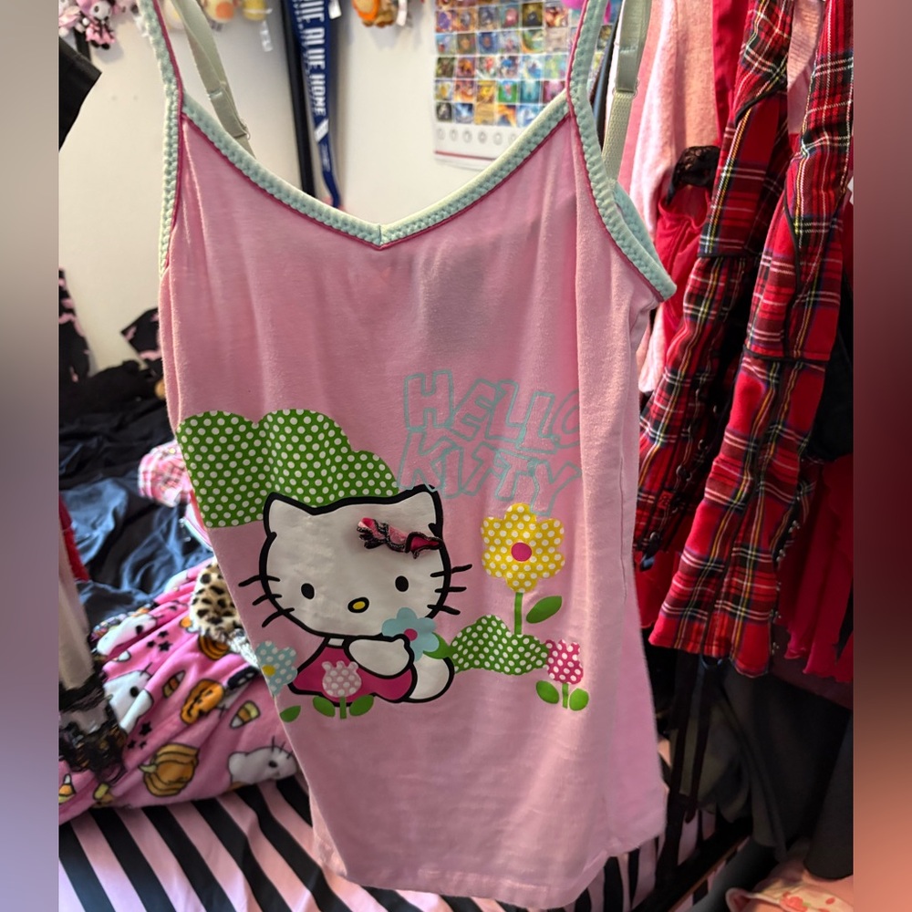Pink Hello Kitty graphic tank top camisole